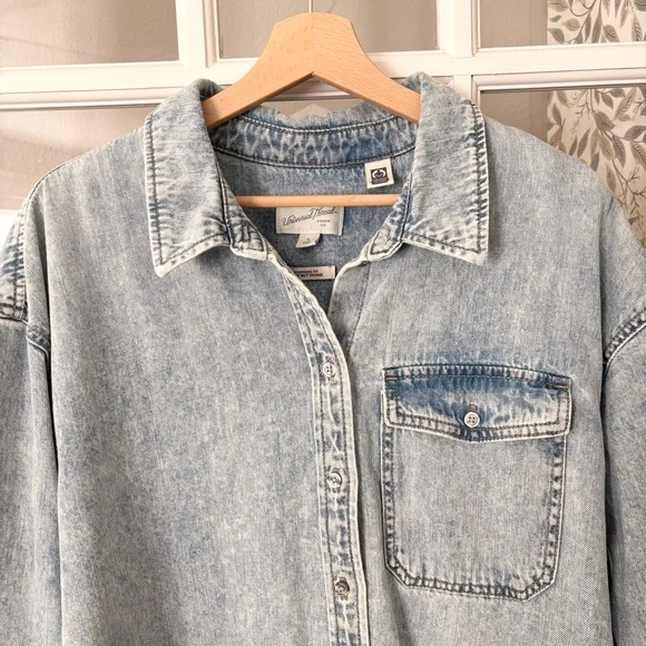 ☀️UNIVERSAL THREAD Washed Denim Shacket Sz XL NWOT - Picture 2 of 10
